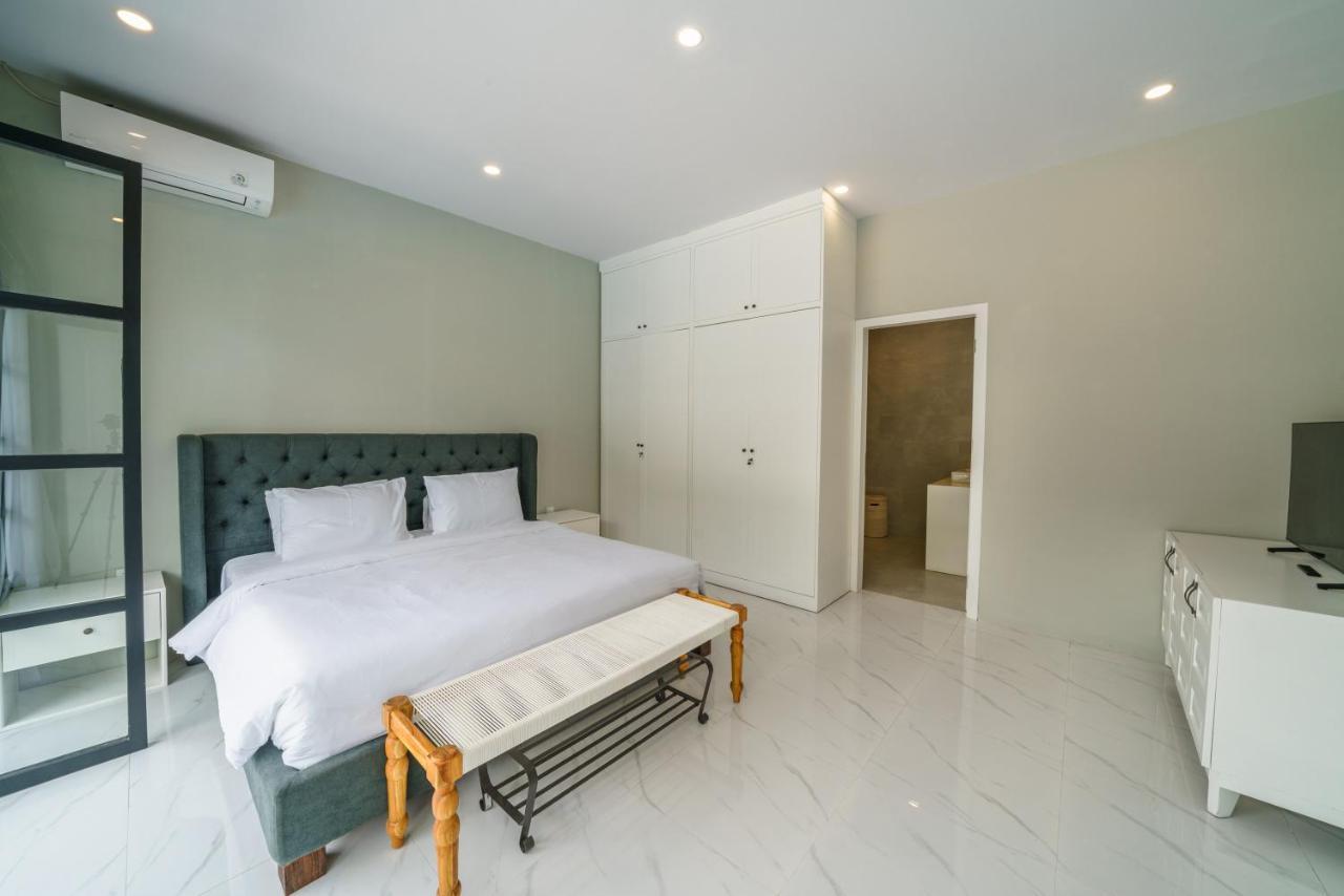 Villa Okenada - Modern 5-Bedroom Pool Villa In Berawa! Canggu Екстериор снимка